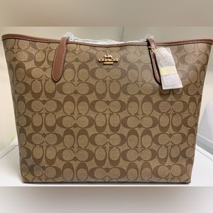 Coach Signature City Tote in Khaki Saddle